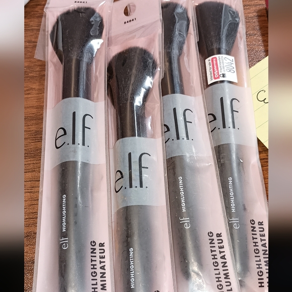 🌹 3/$12 Elf e.l.f. Highlighting Illuminateur Brush - Picture 3 of 6